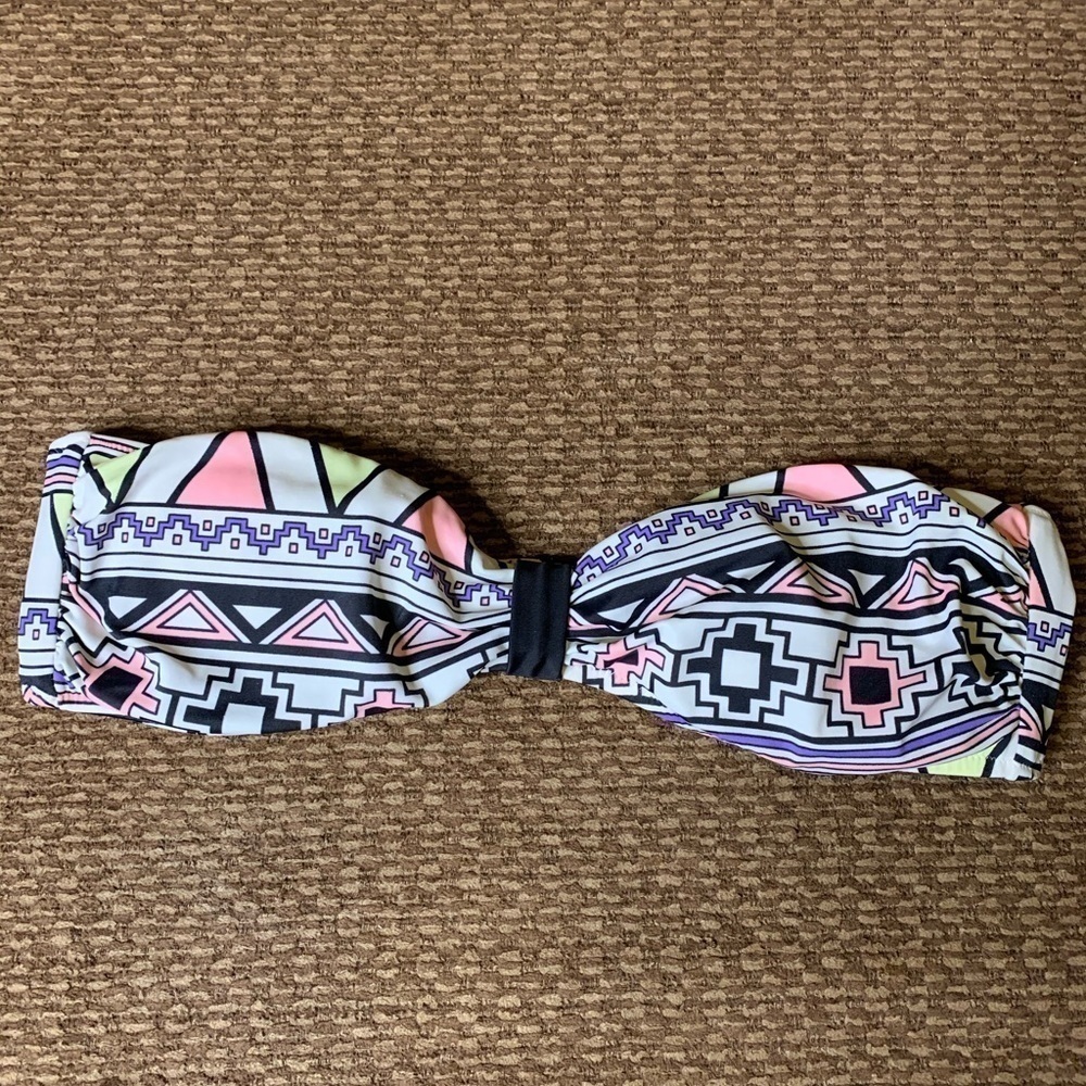 Pink Victoria’s Secret bikini top
